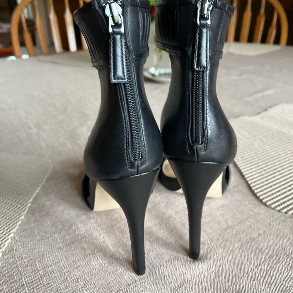 Gianni Bini Black Stiletto Heels with Textured Ankle Strap 8.5M EUC - Picture 9 of 14